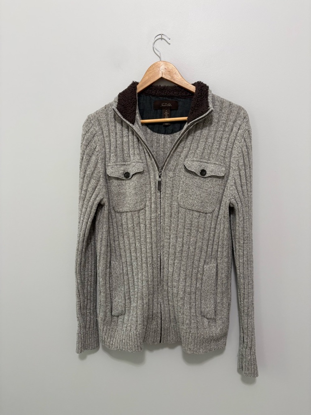 Tasso Elba Gray Wool Blend Cable Knit
Cabincore Full Zip Cardigan Sherpa Necklin